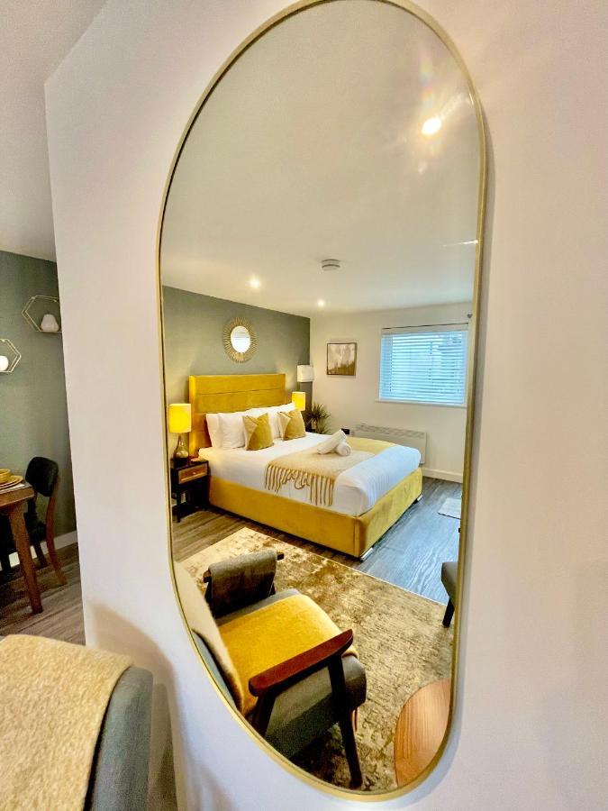 A Cozy Hideaway With Balcony - Close To Beach Μπόρνμουθ Εξωτερικό φωτογραφία